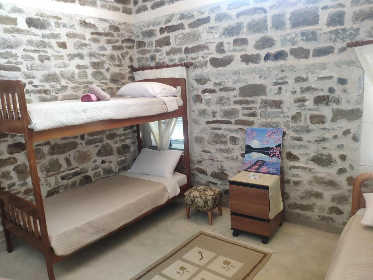 Villa Stone House à Kelcyre Extérieur photo